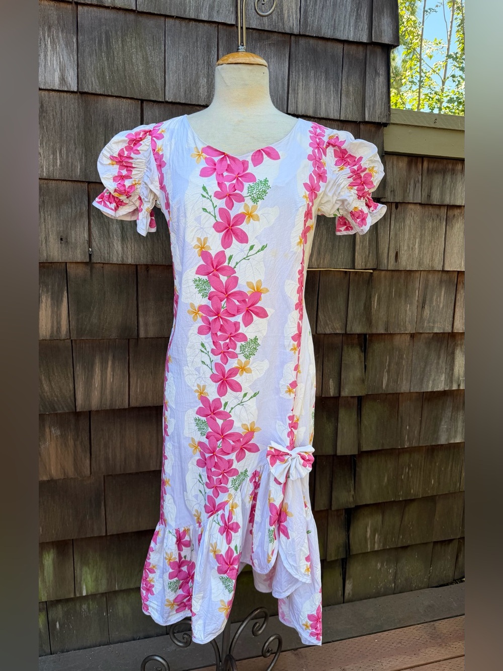 Vintage Two Palms Hawaiian muumuu luau dress white pink floral Sz M.